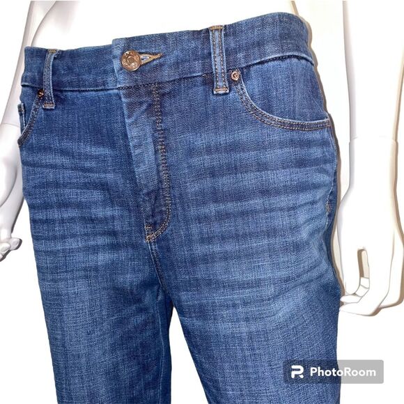 Chico's So Slimming Girlfriend Slim Leg Cropped Capri Jeans Size 0.5R or 6R - Picture 2 of 8